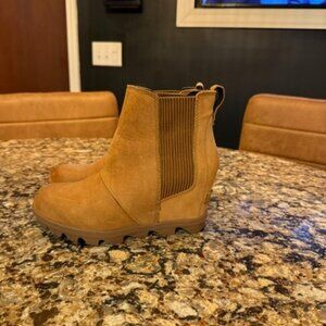 Sorel Joan of Arctic Size 5.5 Wedge Chelsea II Ankle Booties Boots Camel